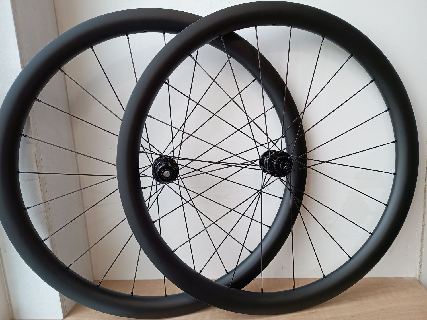 Wielset Disc Carbon Gravel 40mm hoog 25mm inwendig hookless