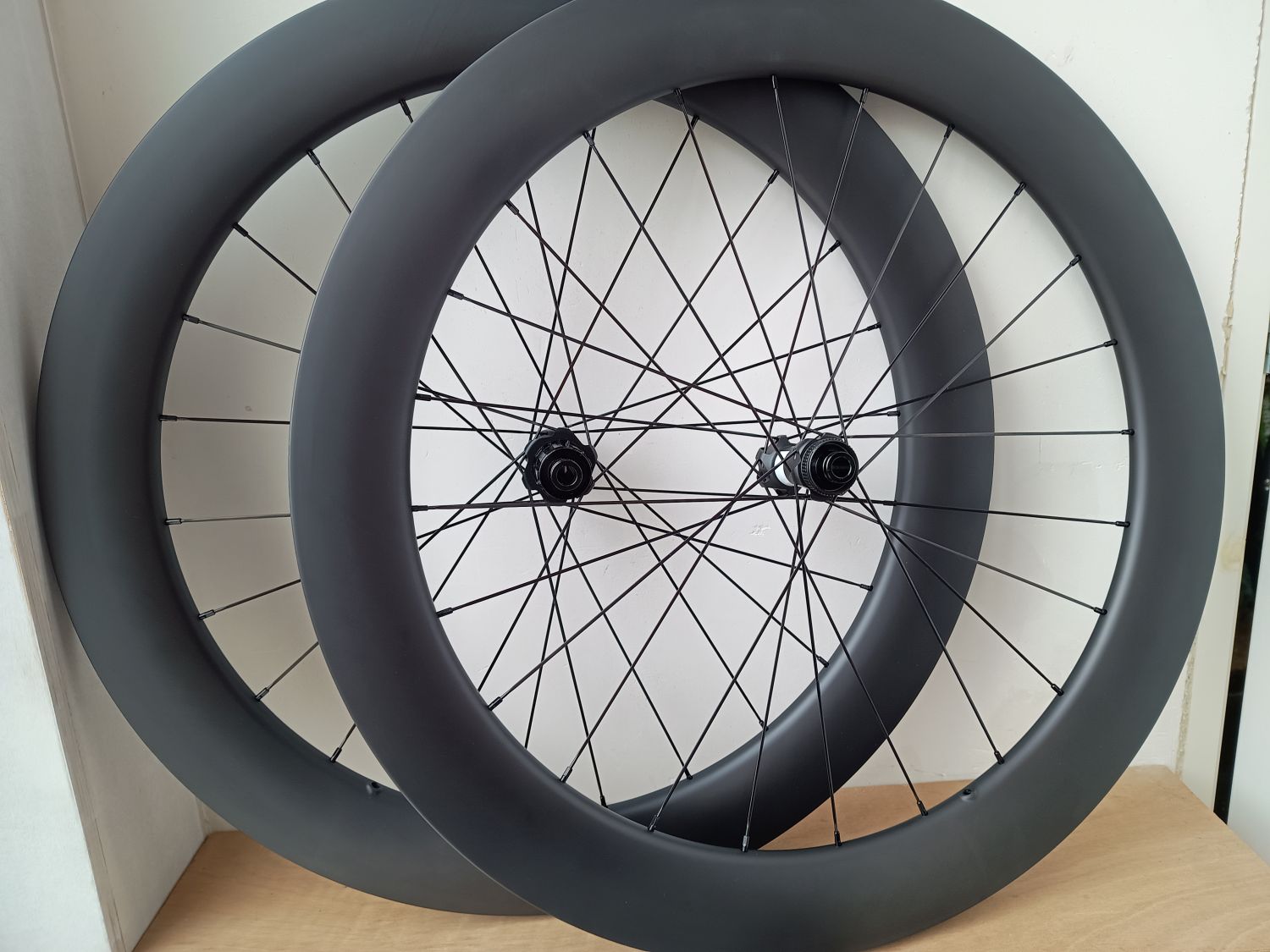 Wielset Disc Carbon Race 65mm hoog 21mm inwendig lichtgewicht