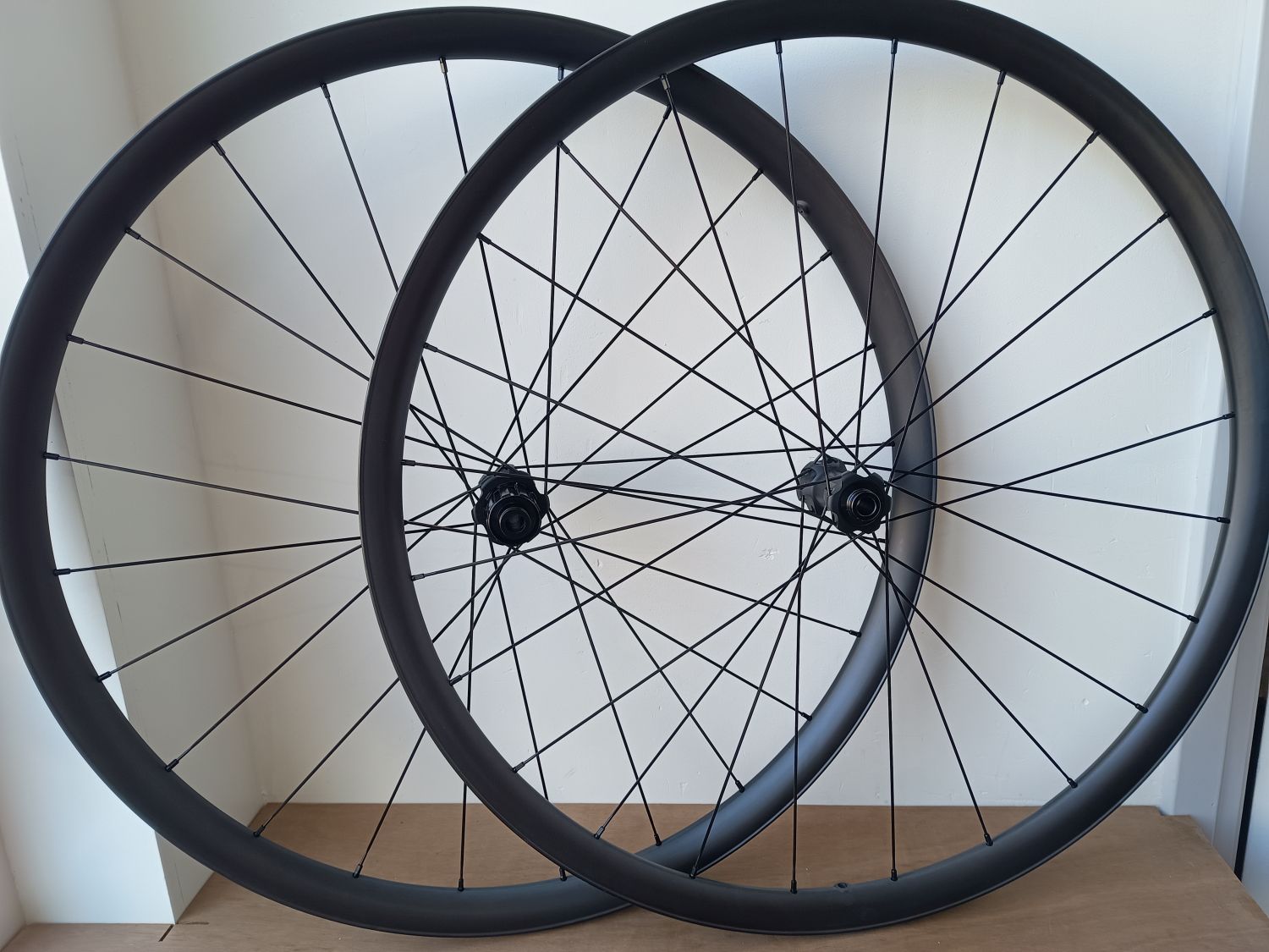 Wielset Disc Carbon Gravel 25mm hoog 29mm inwendig hookless